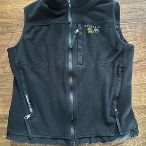 Mountain hardware fleece vest size 6, no rips or tears